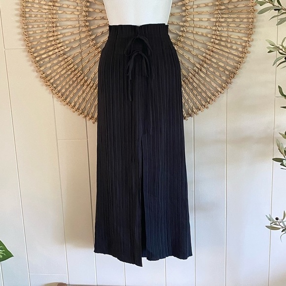 A.L.C. Stella Pleated Skirt in Black Plisse Woven Size 0 - Picture 2 of 12